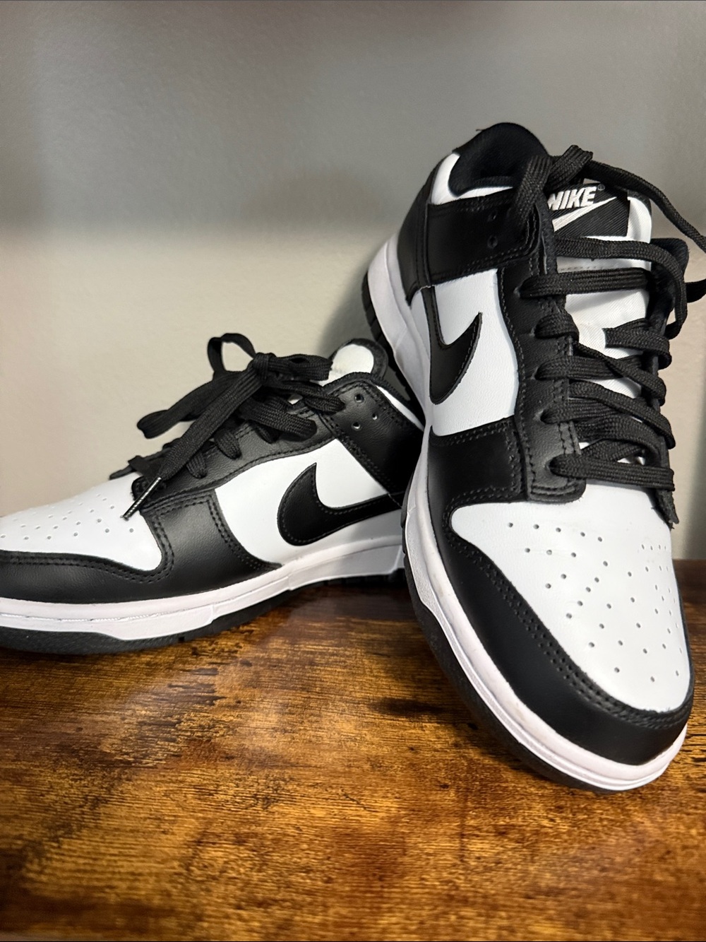 Nike Black and White Low-Top Skate Sneakers - Picture 11 of 14